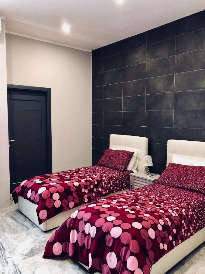 Holiday Townhouse In Sliema Centre ภายนอก รูปภาพ