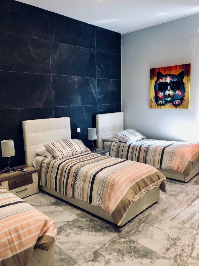 Holiday Townhouse In Sliema Centre ภายนอก รูปภาพ