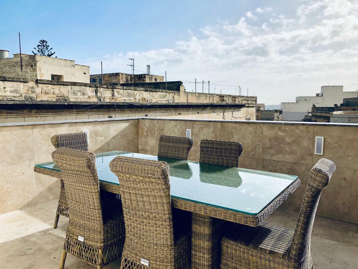 Holiday Townhouse In Sliema Centre ภายนอก รูปภาพ