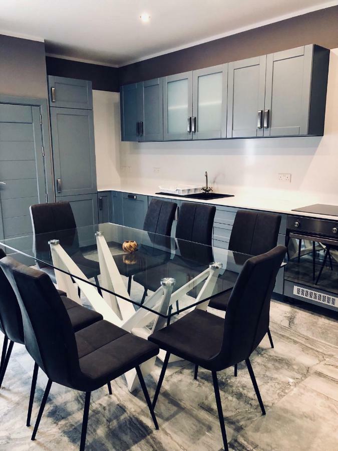 Holiday Townhouse In Sliema Centre ภายนอก รูปภาพ